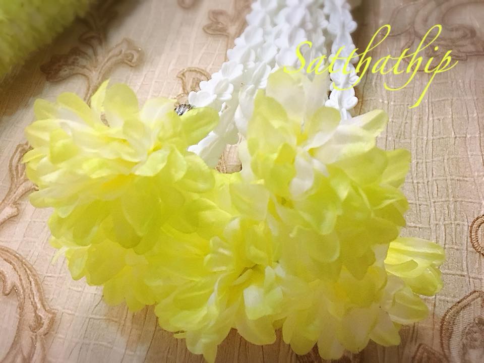 พวงมาลัยผ้าสองชาย [แบบตัดก้านดอก ร้อยแน่น 450 บาท/เมตร]