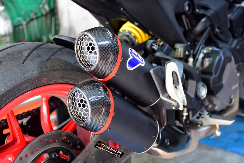 ท่อคู่ termignoni สำหรับ Monster 937 ducati performance ท่อดำปากคาร์บอน เฉพาะปลาย (For Exhibition only)