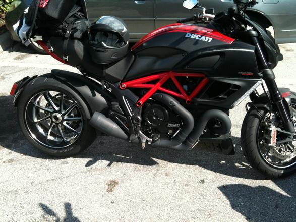 ท่อ Competition werkes slip-on สำหรับ Diavel (For Exhibition only)