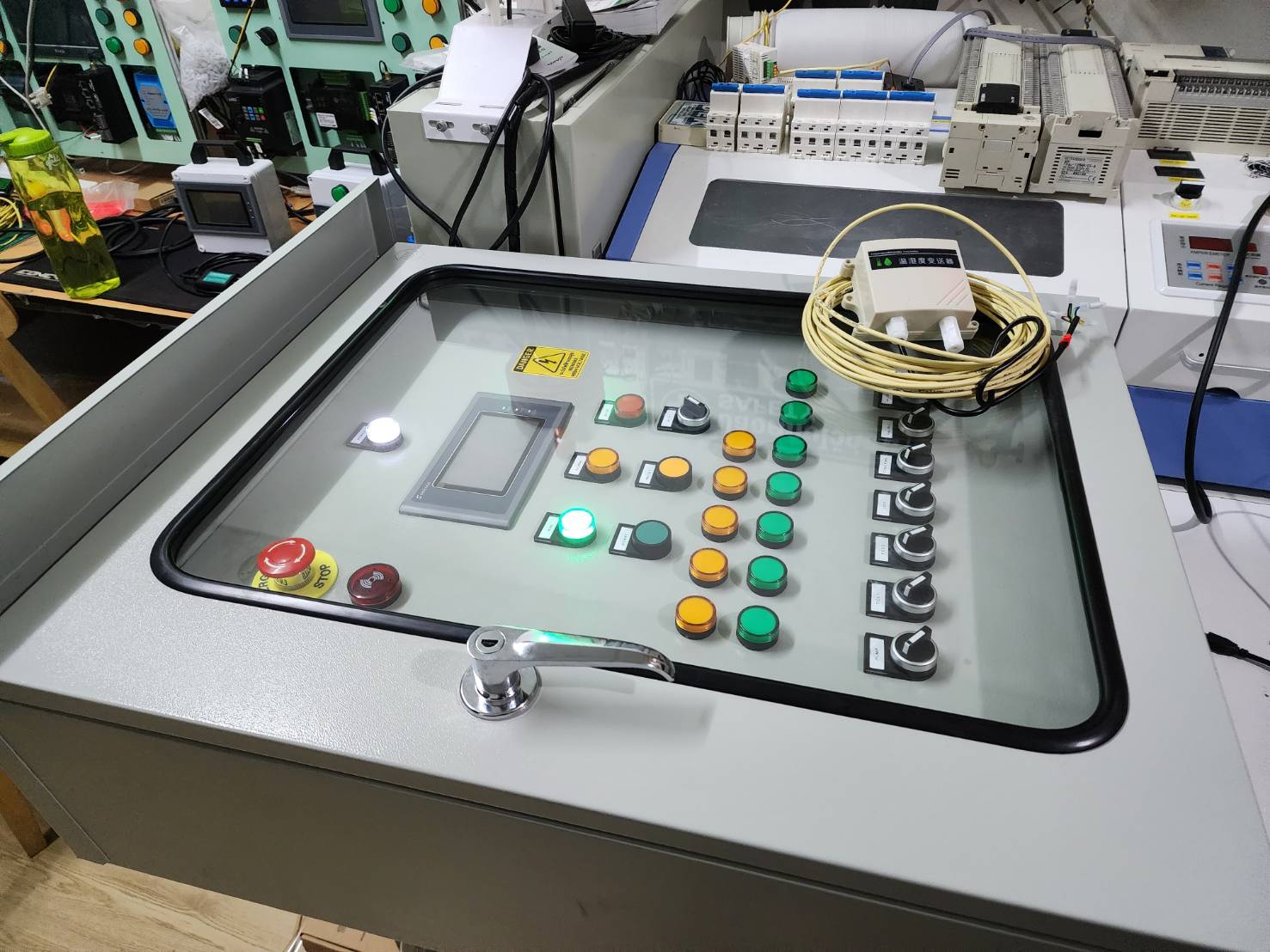 ระบบควบคุมปั๊มอัตโนมัติ โดยสามารถสั่งงานผ่าน IOT และ HMI เกรดอุตสาหกรรม