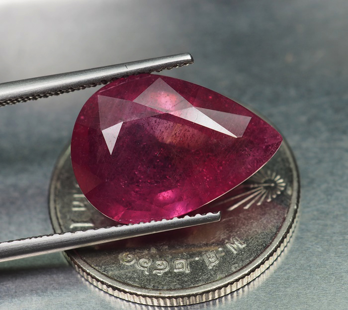 พลอยทับทิม (Ruby) 8.20 กะรัตสีชมพูอมม่วง