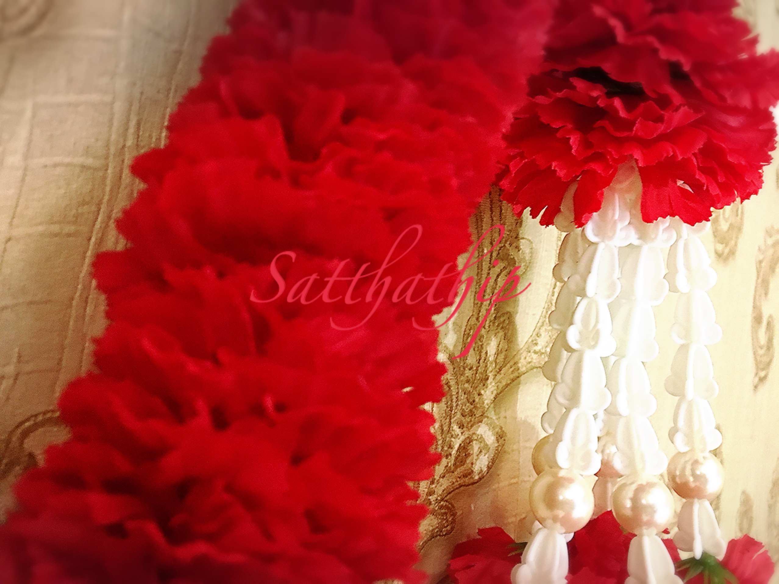 พวงมาลัยผ้าสองชาย [แบบตัดก้านดอกร้อยแน่น 400 บาท/เมตร]