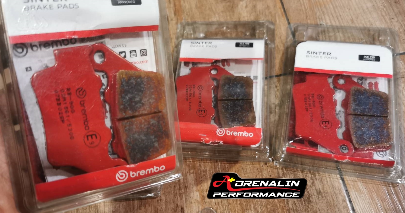 ผ้าเบรคหลัง Brembo สำหรับ S1000RR 2015+ สีแดง เกรด sinter 07bb02sp