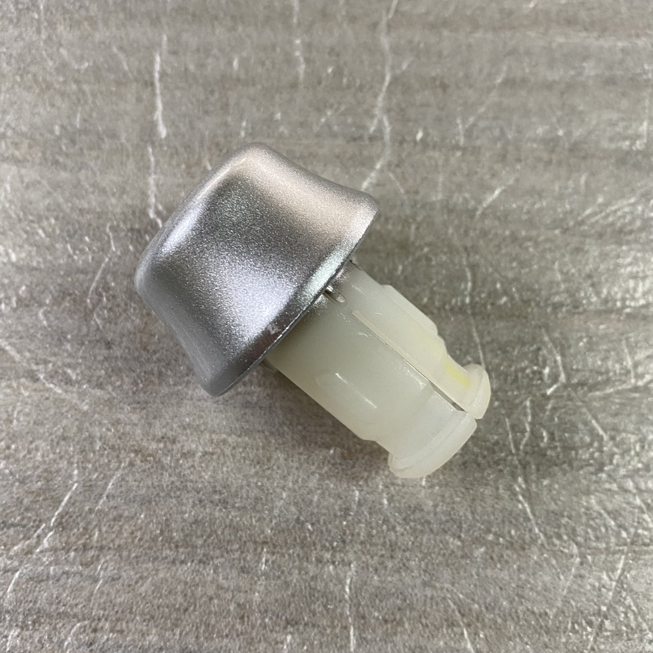 (1ชิ้น) จุกปิดปลายแฮนด์สีเทา FILANO 2012-2013 , FINO-FI อะไหล่แท้ YAMAHA 1WC-F6246-00-P0