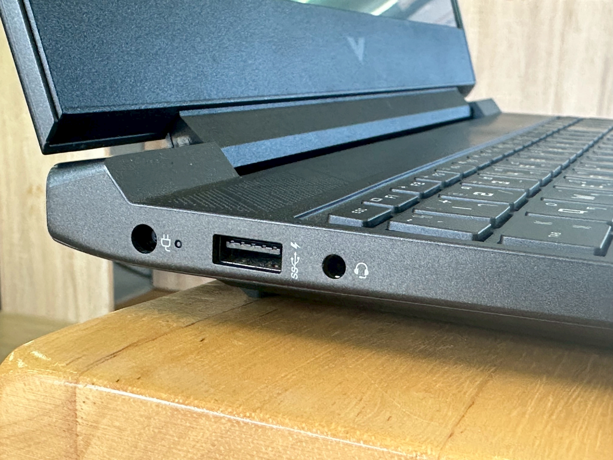 HP VICTUS 15-FB2105AX (MICA SILVER)