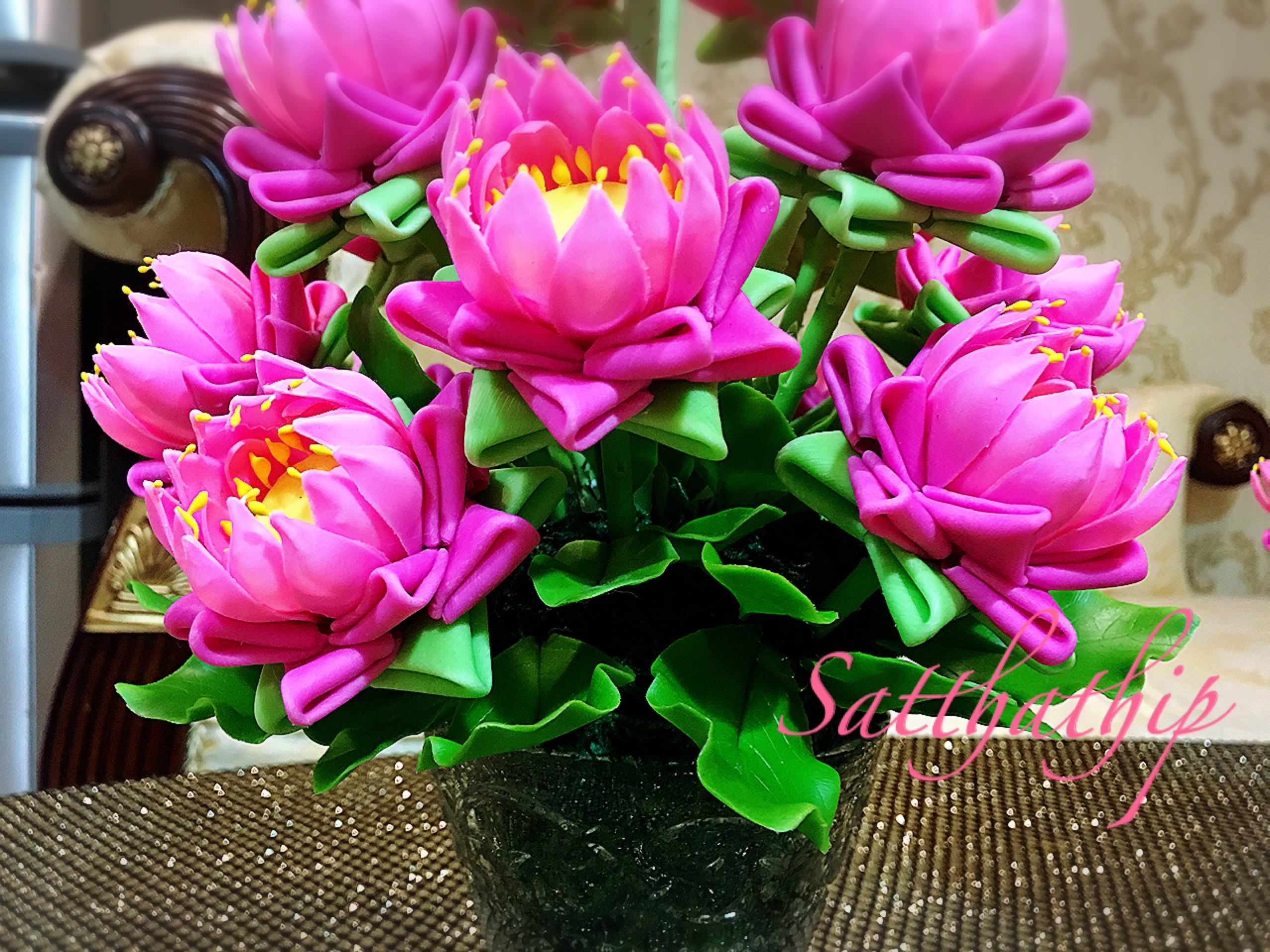 พานดอกบัว - ดอกบัวประดิษฐ์ - แจกันดอกบัวพับ (ข้างละ 18 ดอก) ประดิษฐ์จากดิน - Lotus Flower