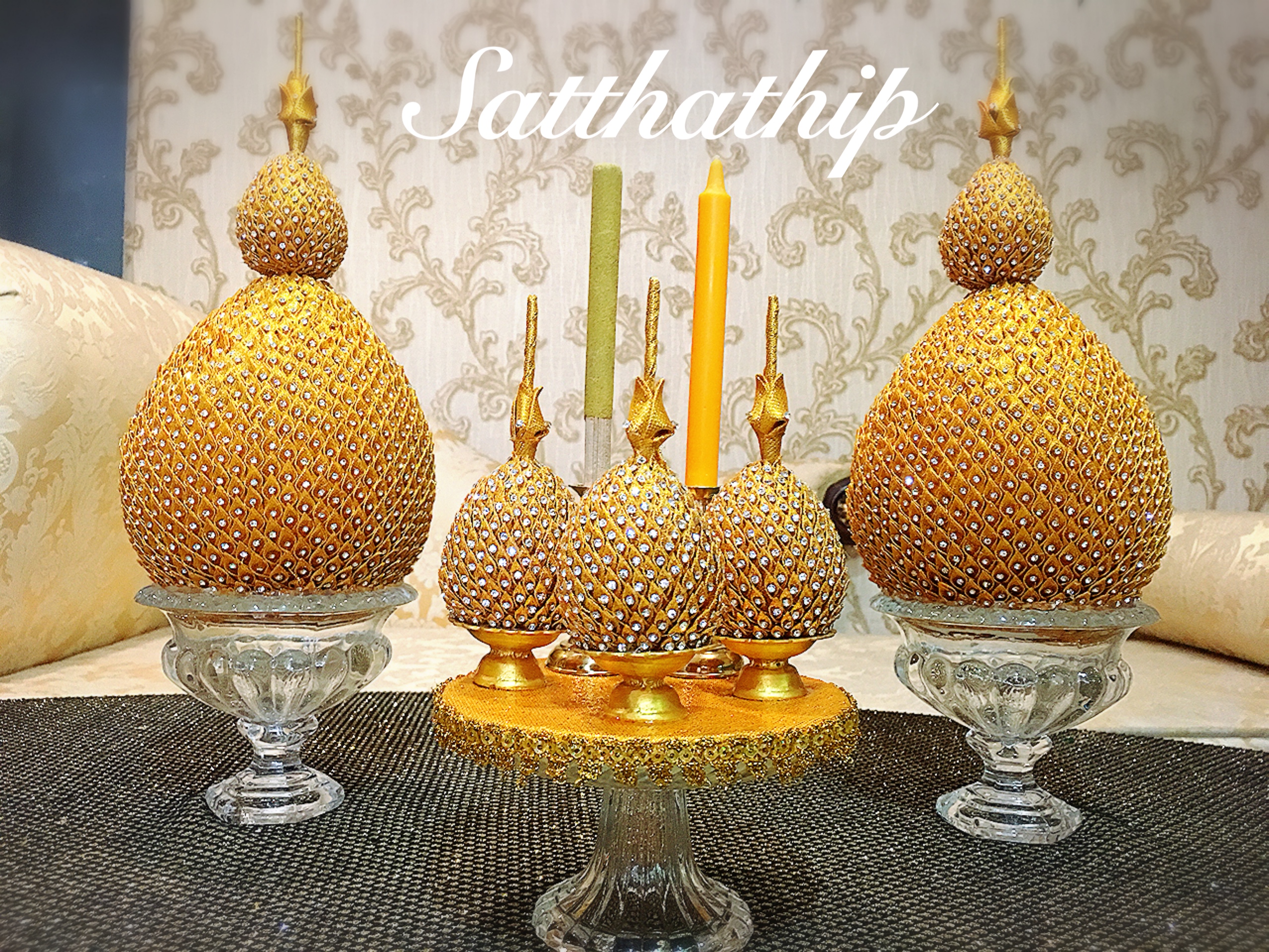 ชุดพานพุ่ม พร้อมพานเครื่องทองน้อย ผ้าตาดประดับคริสตัล