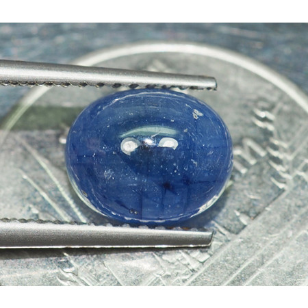 พลอยไพลินหลังเบี้ย (Sapphire) 2.80 กะรัต