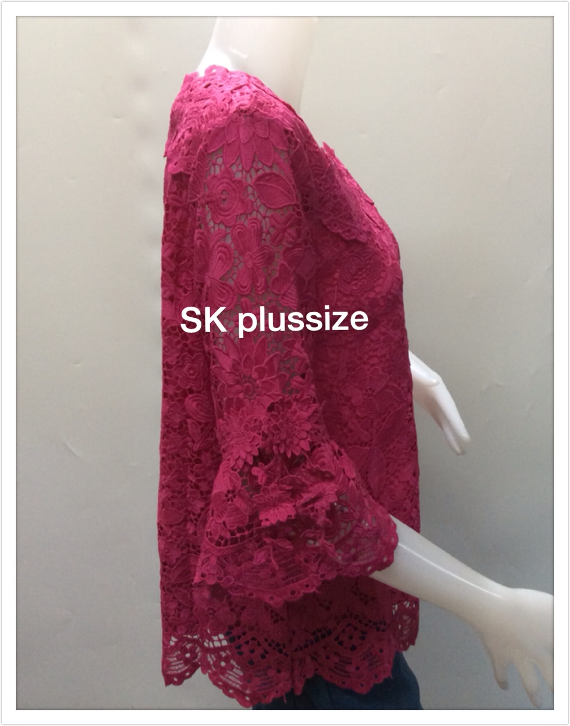 เสื้อลูกไม้ คอเหลี่ยม สีบานเย็น รอบอก 38 นิ้ว