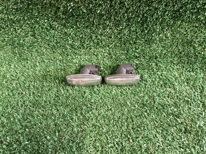 ไฟเลี้ยวในบังโคลน Toyota Revo 2015-2022