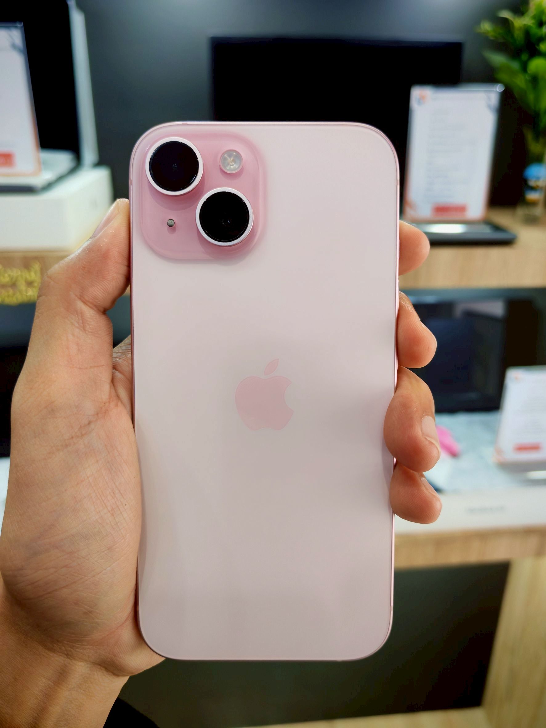 iPhone 15 128GB สี Pink