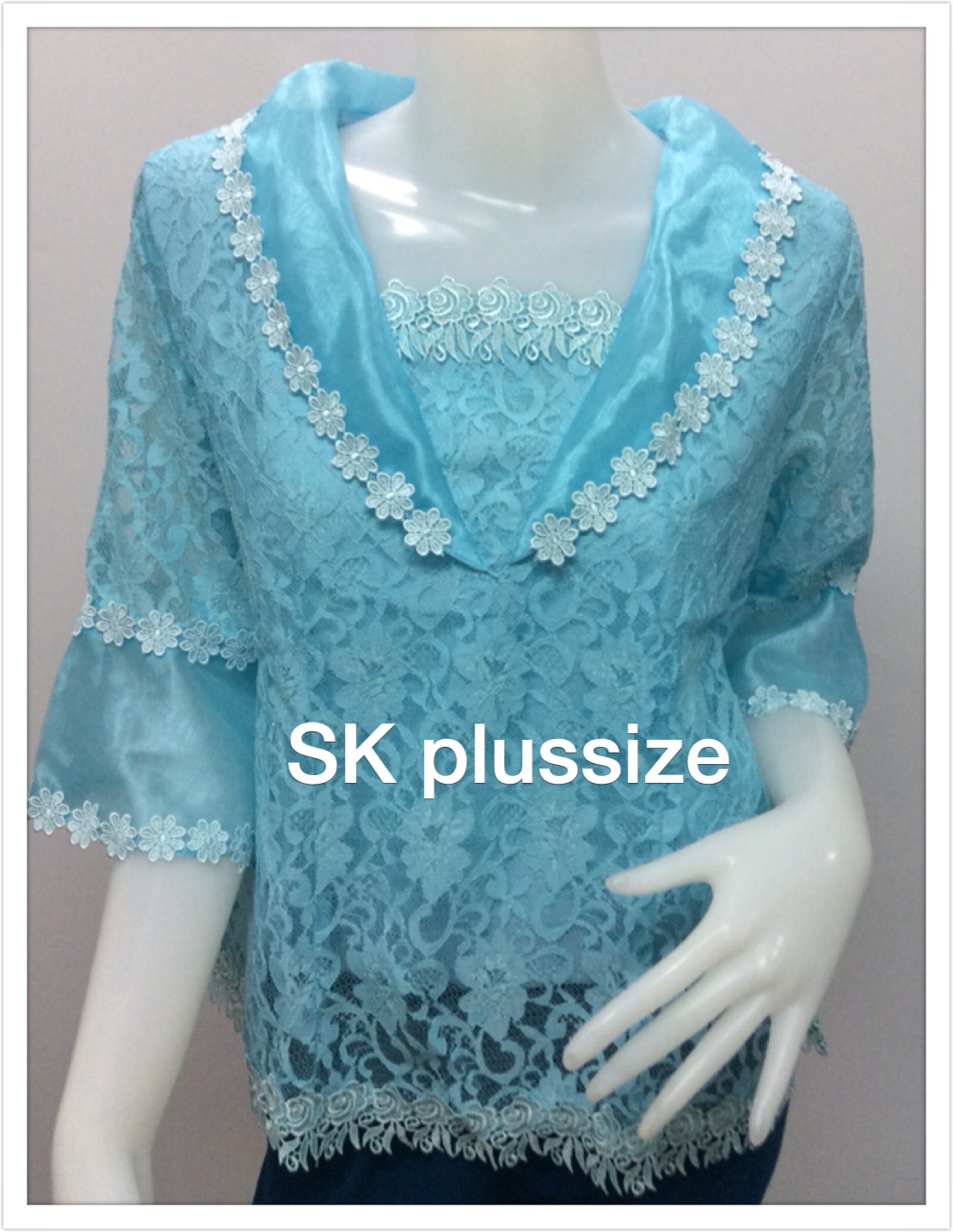 เสื้อลูกไม้ สีฟ้า ปกผ้าแก้ว รอบอก 36 นิ้ว