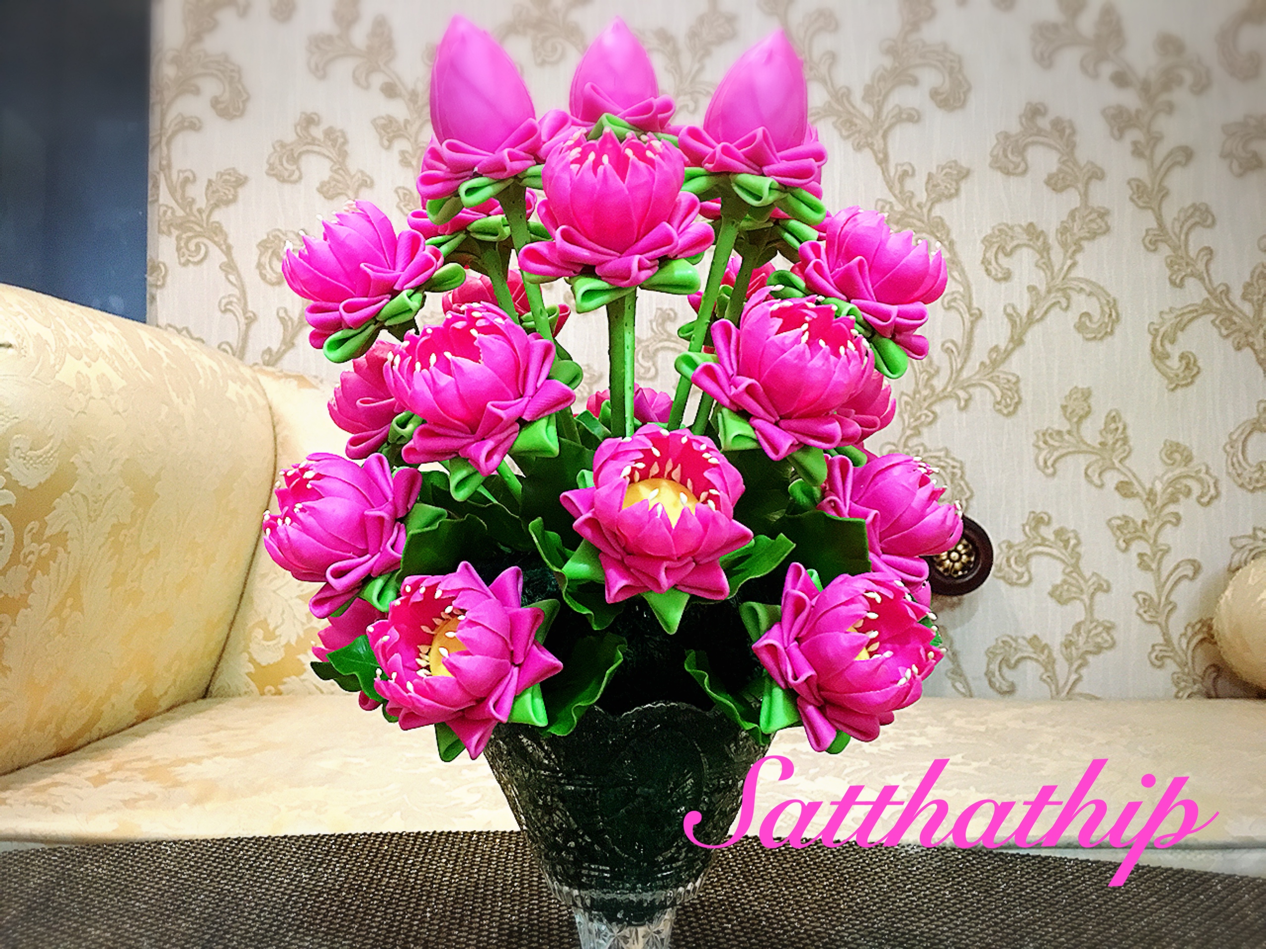 พานดอกบัว - ดอกบัวประดิษฐ์ - แจกันดอกบัวพับ (ข้างละ 26 ดอก) ประดิษฐ์จากดิน - Lotus Flower