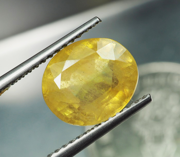 บุษราคัมอัฟริกาสีเหลือง (Sapphire) 3.95 กะรัต