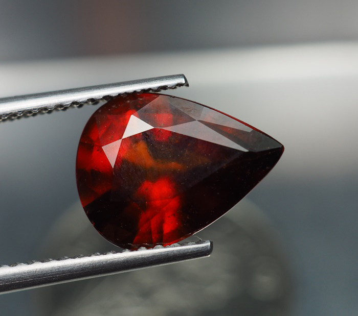 เฮสโซไนต์โกเมน (Hessonite) 2.75 กะรัตสีแดงส้ม