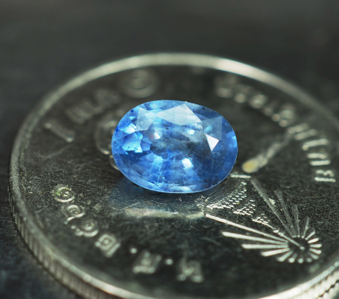 พลอยไพลิน (Blue Sapphire) 1 กะรัต
