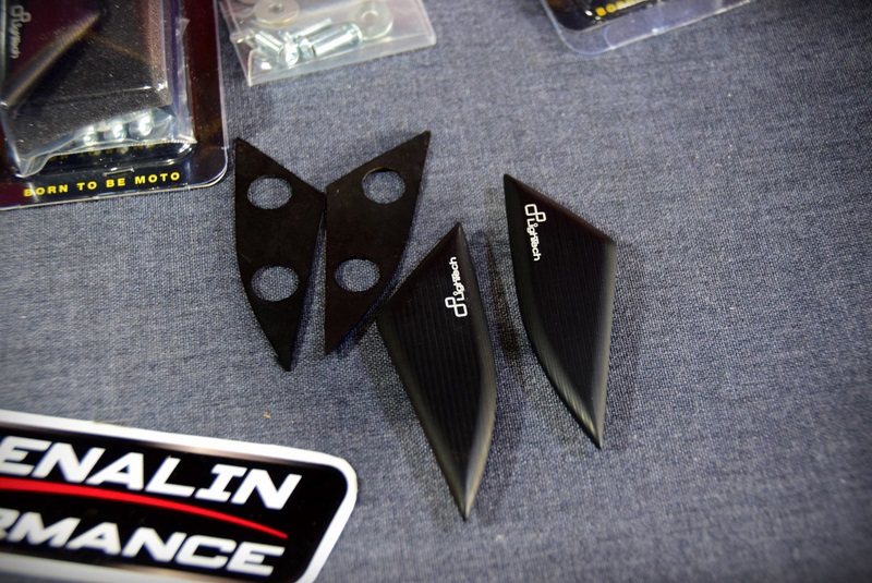 Lightech-อุดกระจก (mirror holes) สำหรับ Panigale V4 V4S V4R