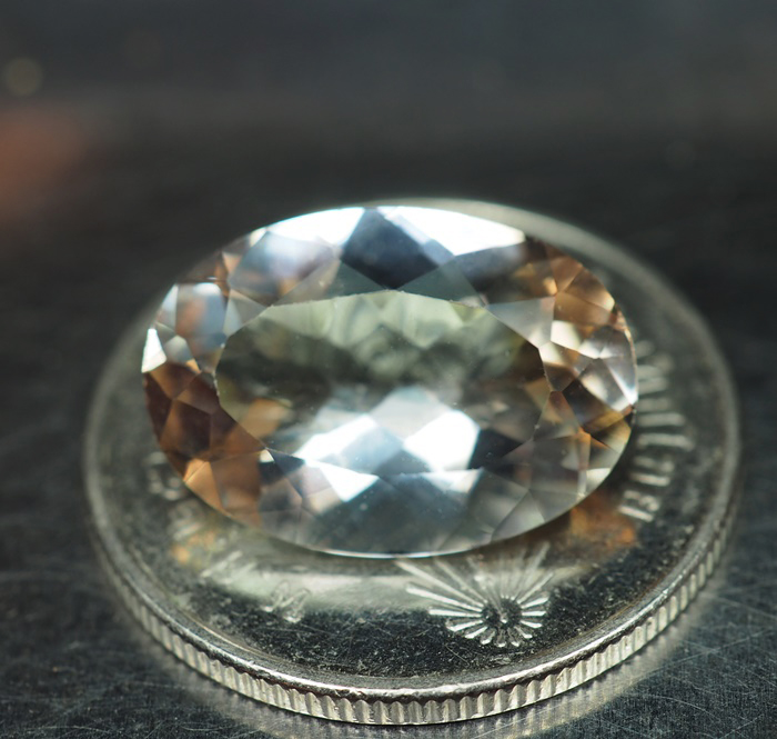 โทแพซพลอยสีแชมเปญ (ChampagneTopaz) 6.15 กะรัต