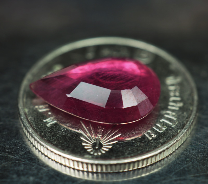พลอยทับทิม (Ruby) 4.35 กะรัตสีแดงม่วง