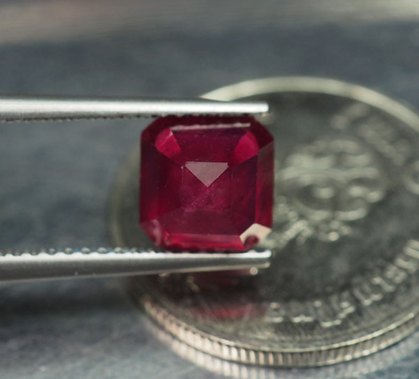 พลอยทับทิม (Ruby) 2.53 กะรัตสีแดงเข้ม