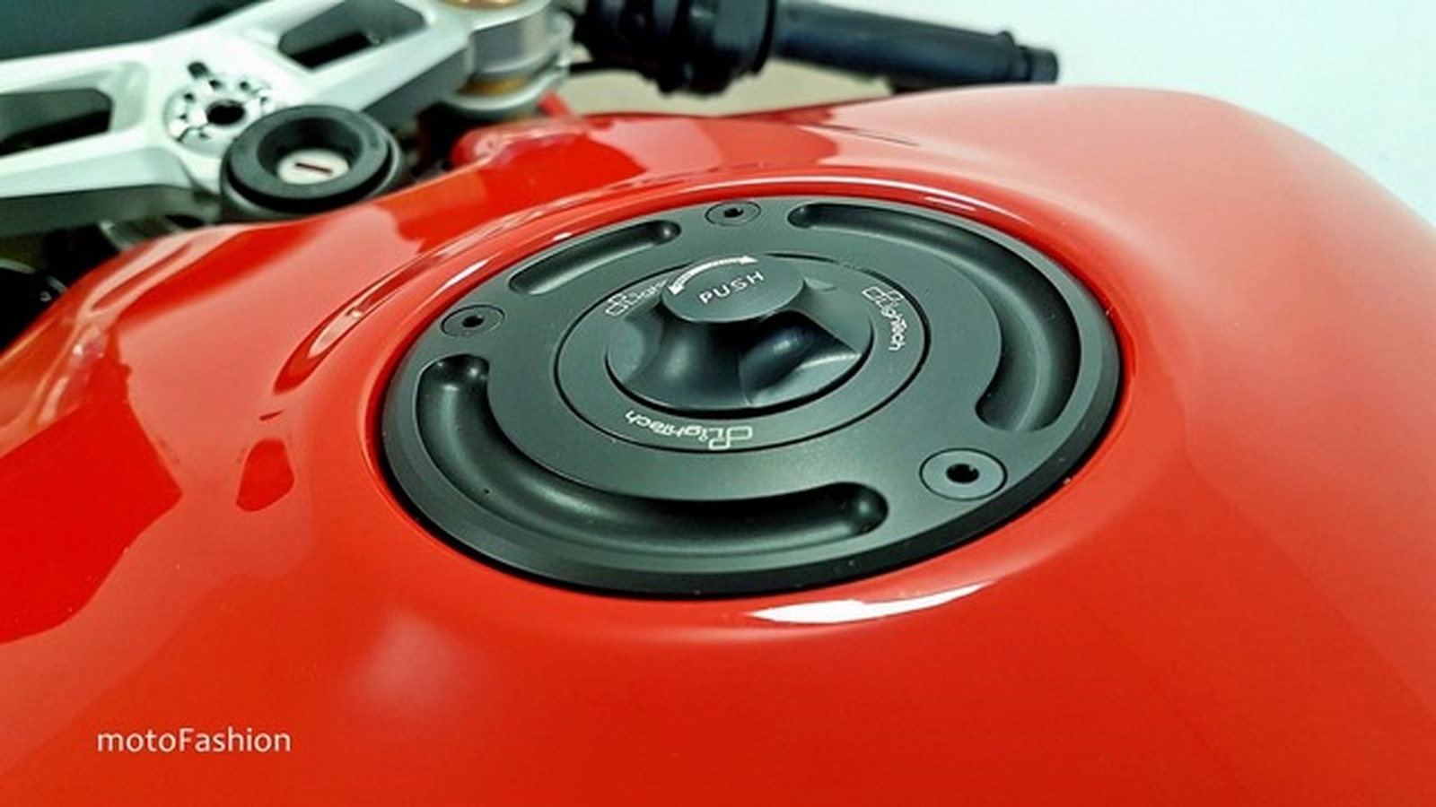 ฝาถังน้ำมัน Lightech รุ่น rapid lock สำหรับ panigale 899, 1199