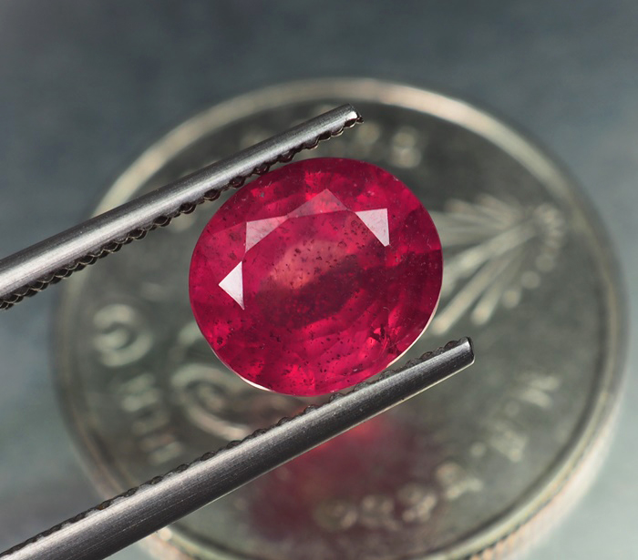 พลอยทับทิม (Ruby) 2.13 กะรัตสีชมพูอมแดง
