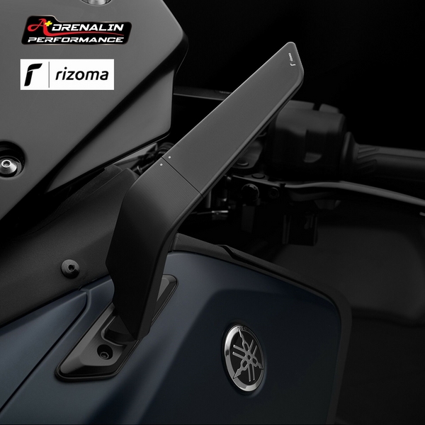 กระจกข้าง Rizoma รุ่น stealth สำหรับ Tmax 560 2022+ ทำหน้าที่เป็นเหมือนสปอยเลอร์ สร้างแรงกด downforce