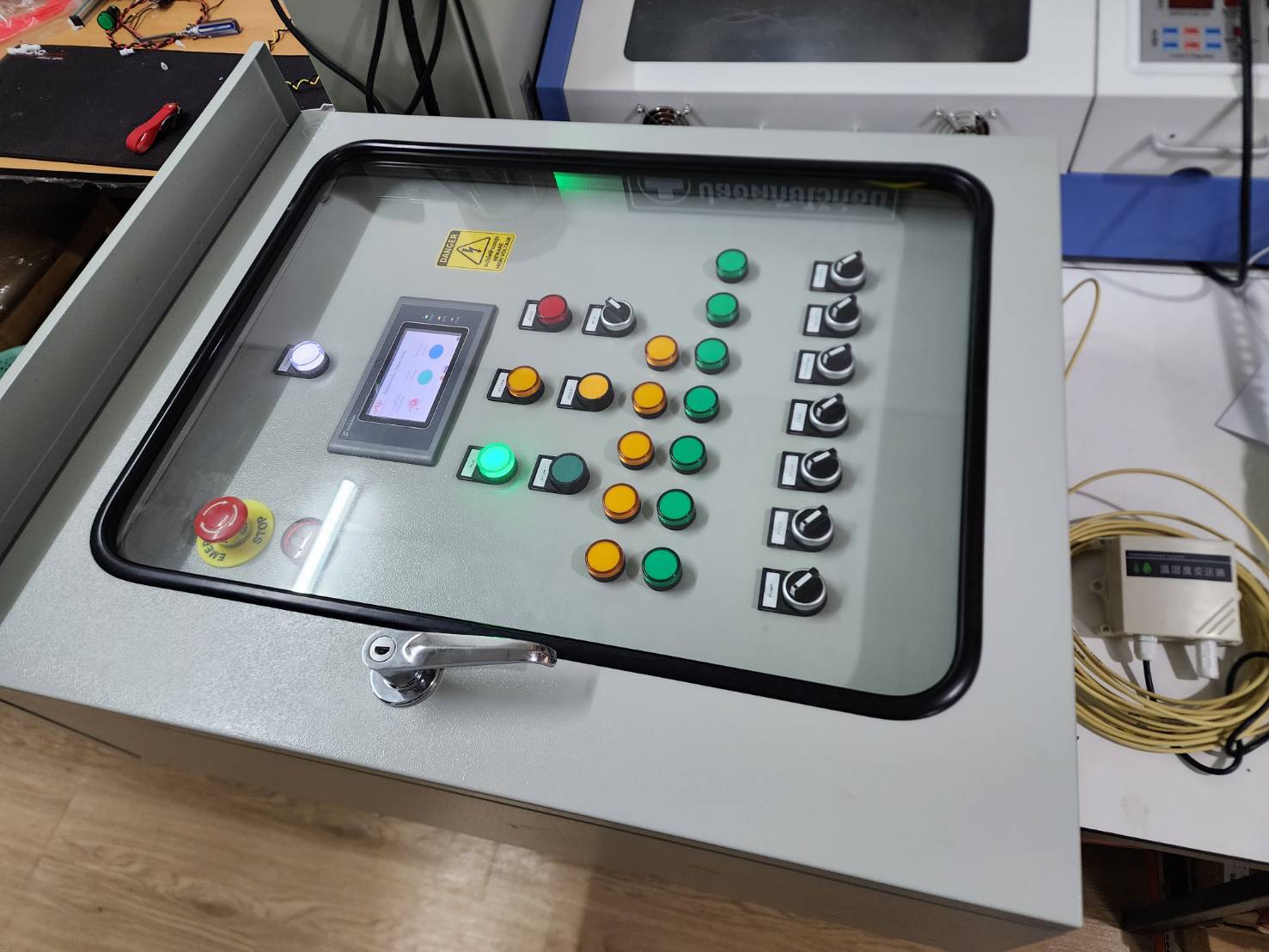 ระบบควบคุมปั๊มอัตโนมัติ โดยสามารถสั่งงานผ่าน IOT และ HMI เกรดอุตสาหกรรม