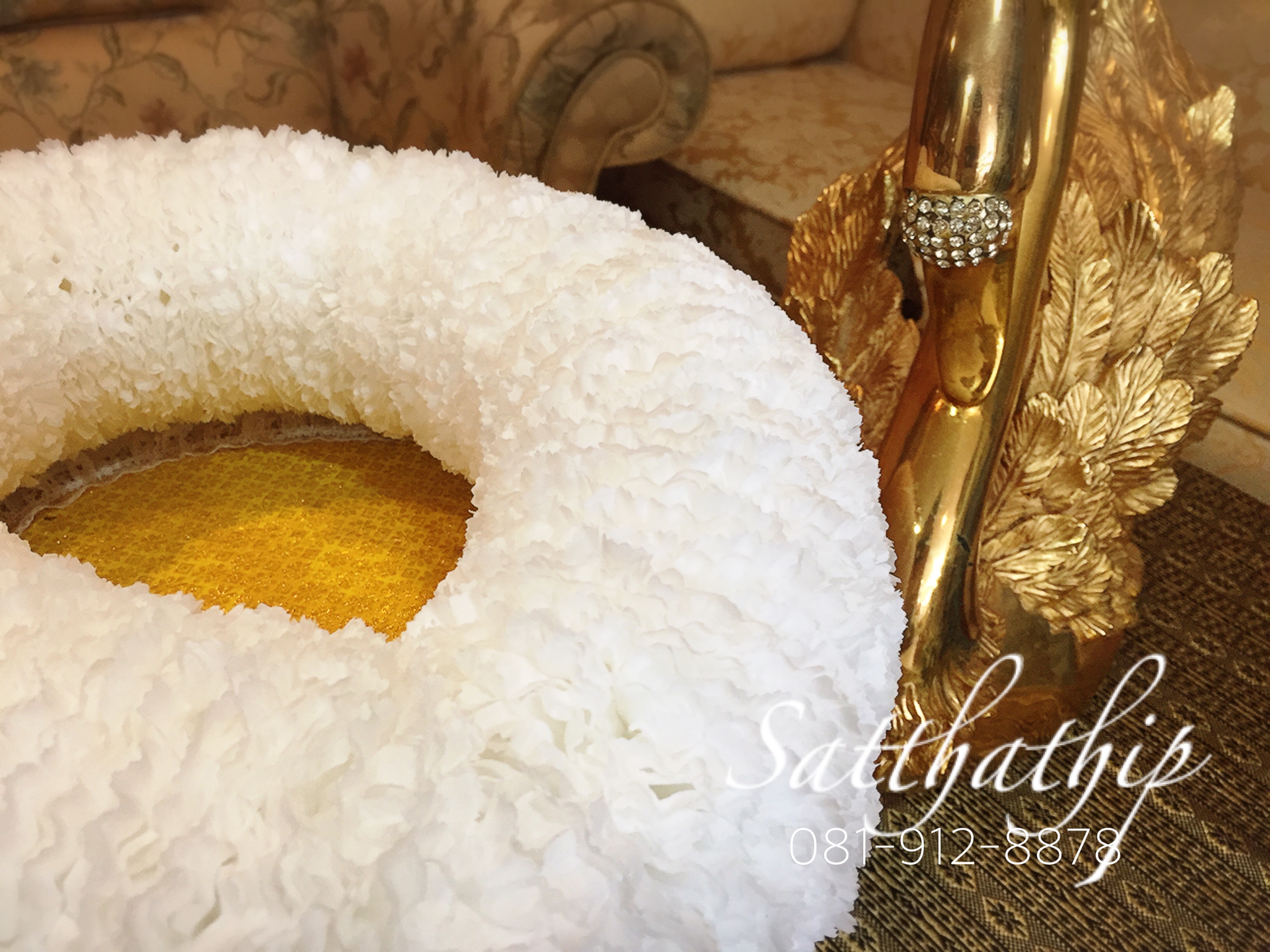 พวงมาลัยผ้า ดอกดาวเรือง สีขาว - พวงมาลัยผ้า - Fabric garland - Marigold garland - Marigold mala