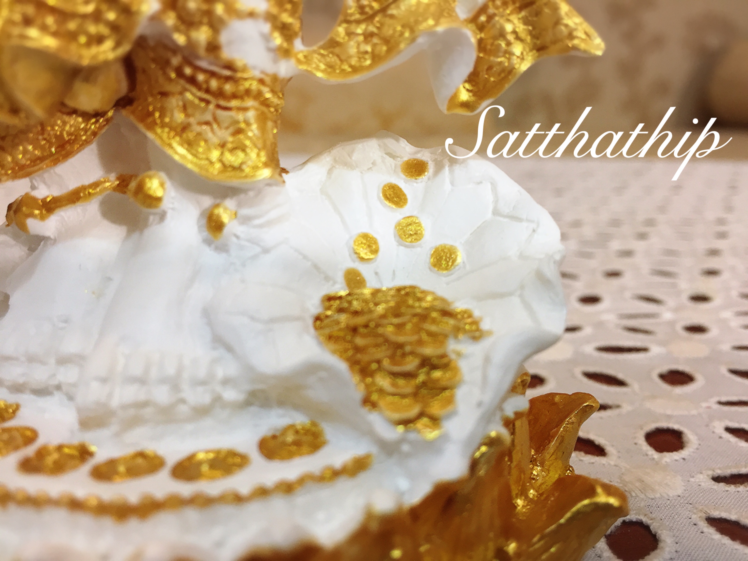 พระพิฆเนศ ปางประทานพร โปรยเงิน (เซรามิก) - Ganesha: Lord of Success