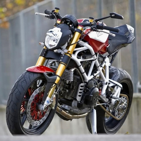 กระจกมองข้าง รุ่น Circuit 744 จาก Rizoma ข้างละ