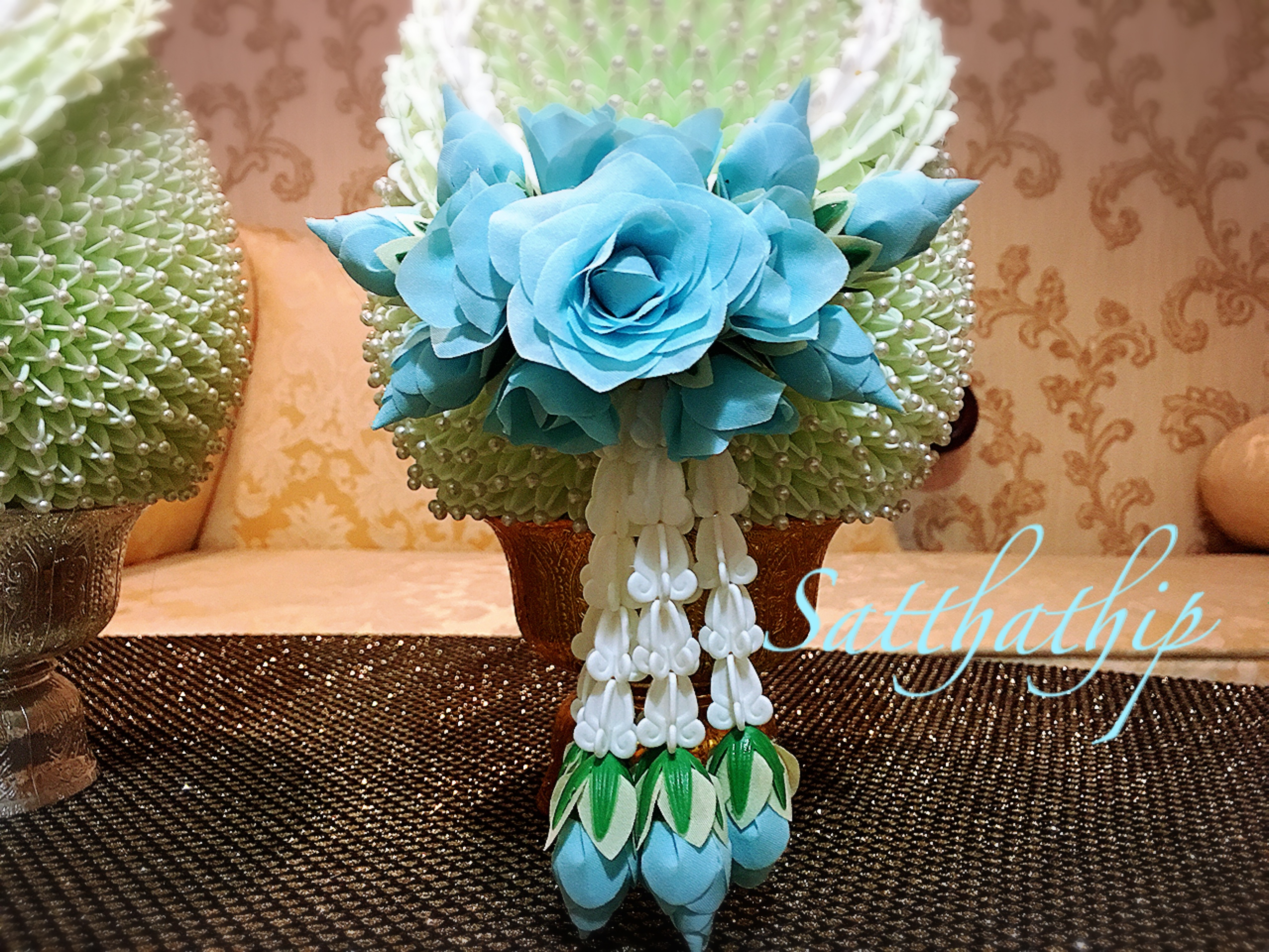 พานพุ่ม - พานพุ่มสักการะ - พานพุ่มดอกรัก - พานพุ่มดอกรักประดิษฐ์ (พลาสติก) - พานพุ่มสีขาว - Panpum