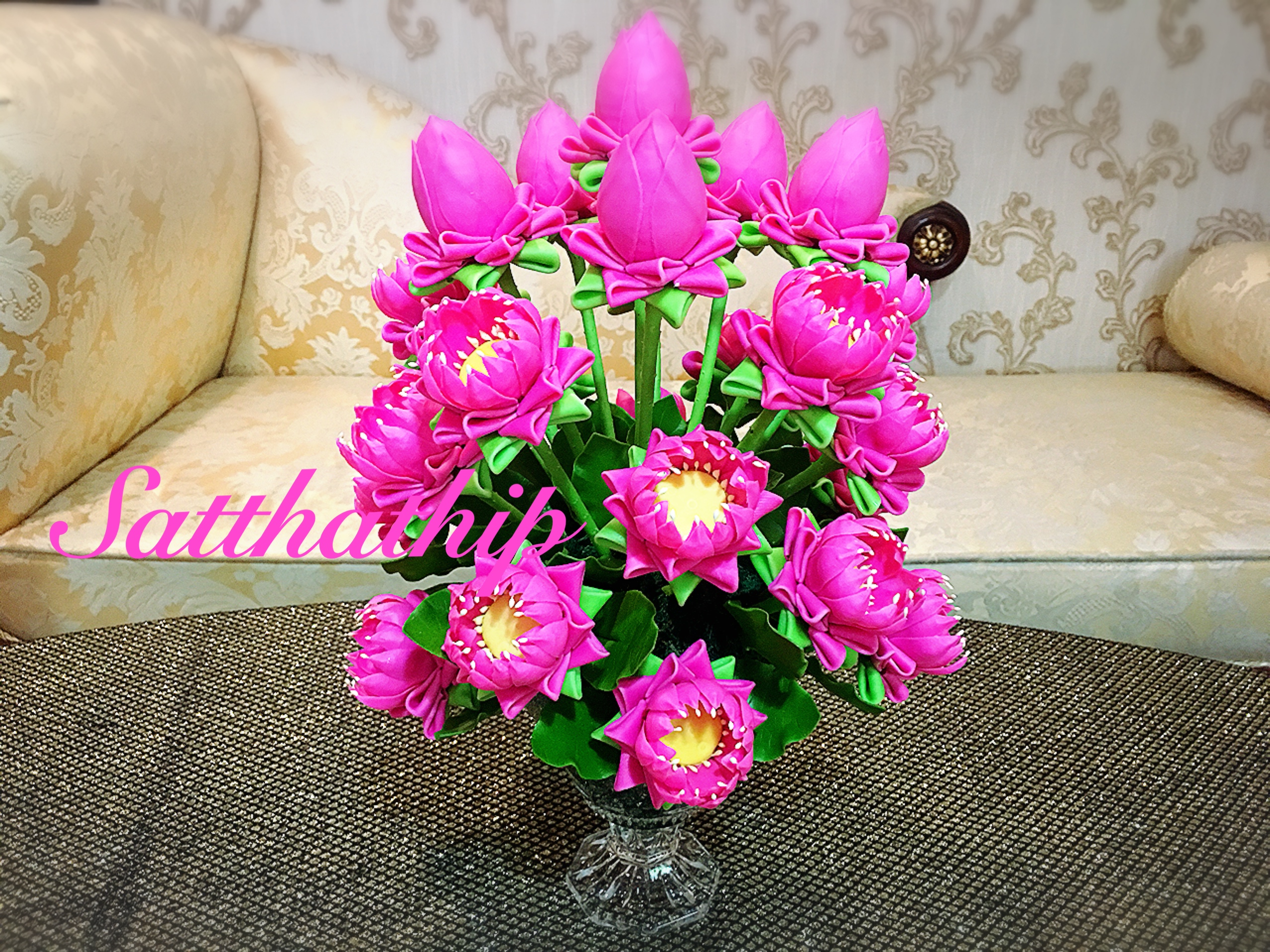 พานดอกบัว - ดอกบัวประดิษฐ์ - แจกันดอกบัวพับ (ข้างละ 26 ดอก) ประดิษฐ์จากดิน - Lotus Flower