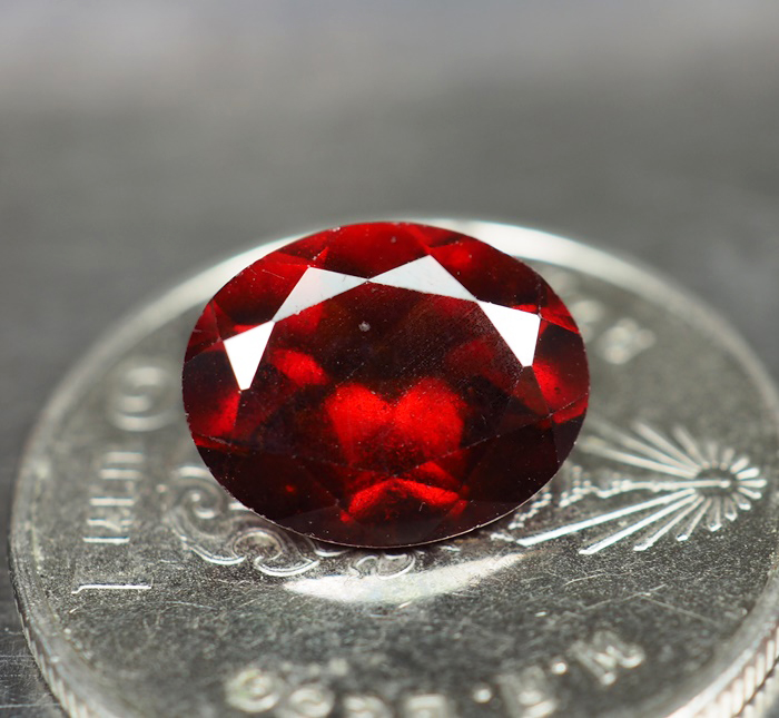 เฮสโซไนต์โกเมน (Hessonite) 2.80 กะรัตสีแดง