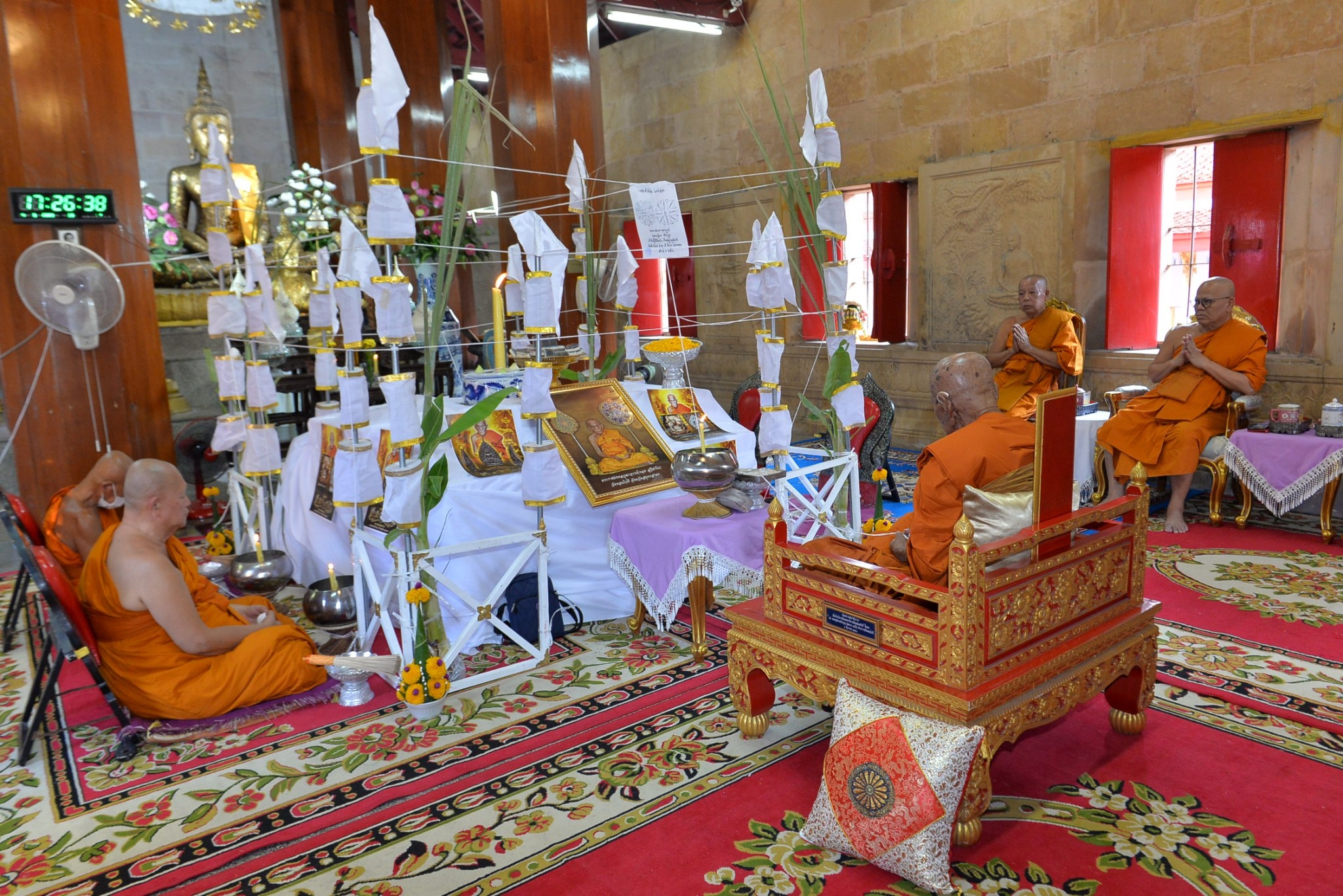 เหรียญหล่อเจ้าสัวจันทร์เพ็ญ ท่านเจ้าคุณเฒ่าหลวงปู่ทอง วัดดอนไก่ดี อายุ106 ปี พรรษา 82 เนื้อทองชนวน เทนำฤกษ์ผิวโบราณ จัดสร้าง ปี 2565