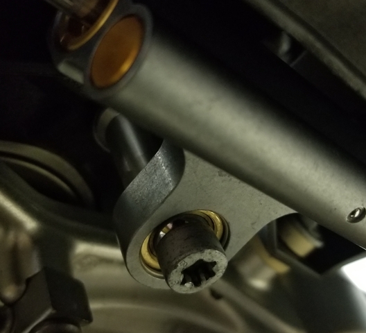 กันสะบัด Ohlins สำหรับ S1000R 2014-2021