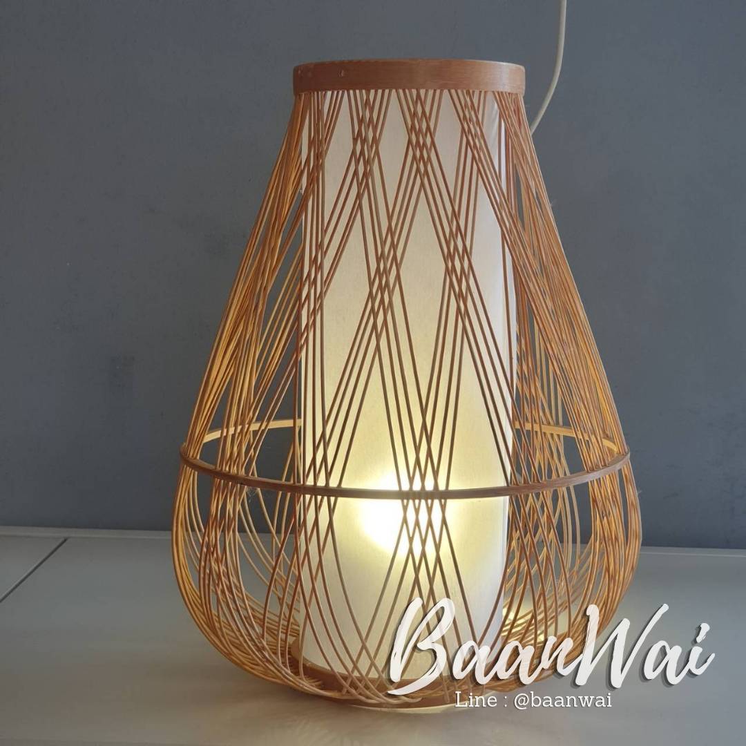โคมไฟไม้ไผ่ ทรงหยดน้ำ สานไขว์ ขนาด 30 x 40 cm