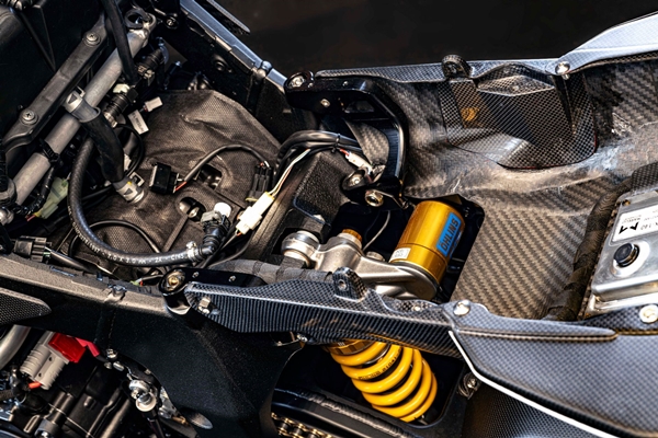 โช้คหลัง ohlins รุ่น TTX GP ตัวท้อปสุด สำหรับ R1 / R1M 2015+