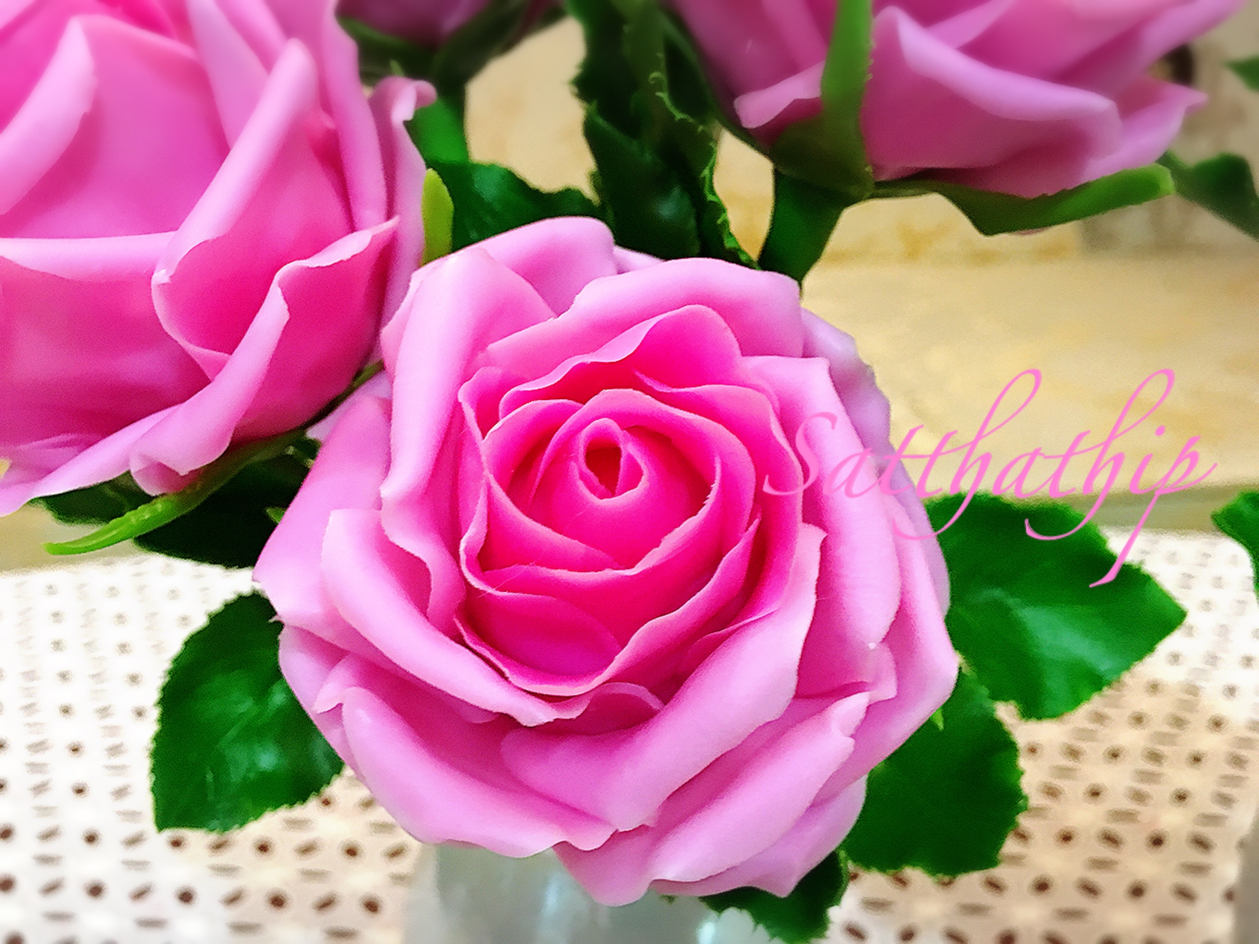 แจกันดอกกุหลาบ สีชมพู ประดิษฐ์จากดิน - ดอกกุหลาบ - Rose Flower