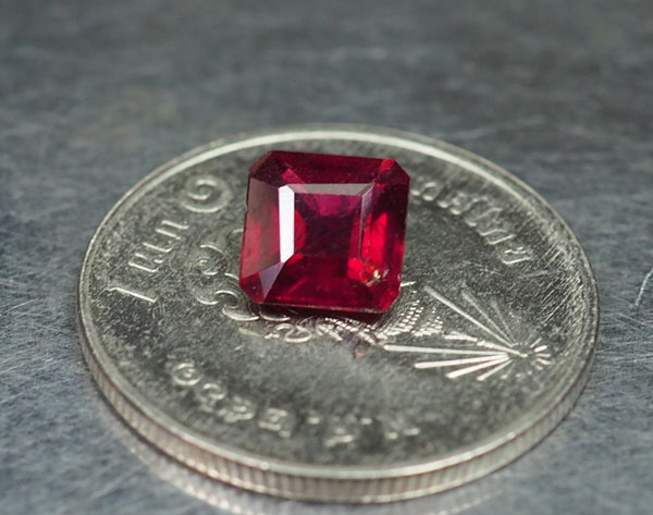 พลอยทับทิม (Ruby)1.55 กะรัตลดราคา