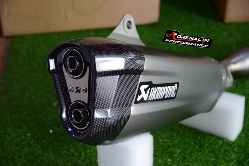 ท่อ Akrapovic full ไทเทเนียม สำหรับ Tmax 530 560 2017+ ปลายสองรู (For Exhibition only)