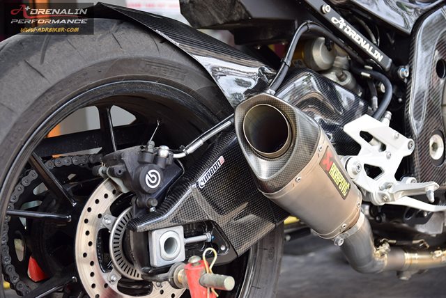 Carbon2Race ครอบสวิงอาร์มคาร์บอน (Swingarm cover) สำหรับ S1000RR 2009-2014