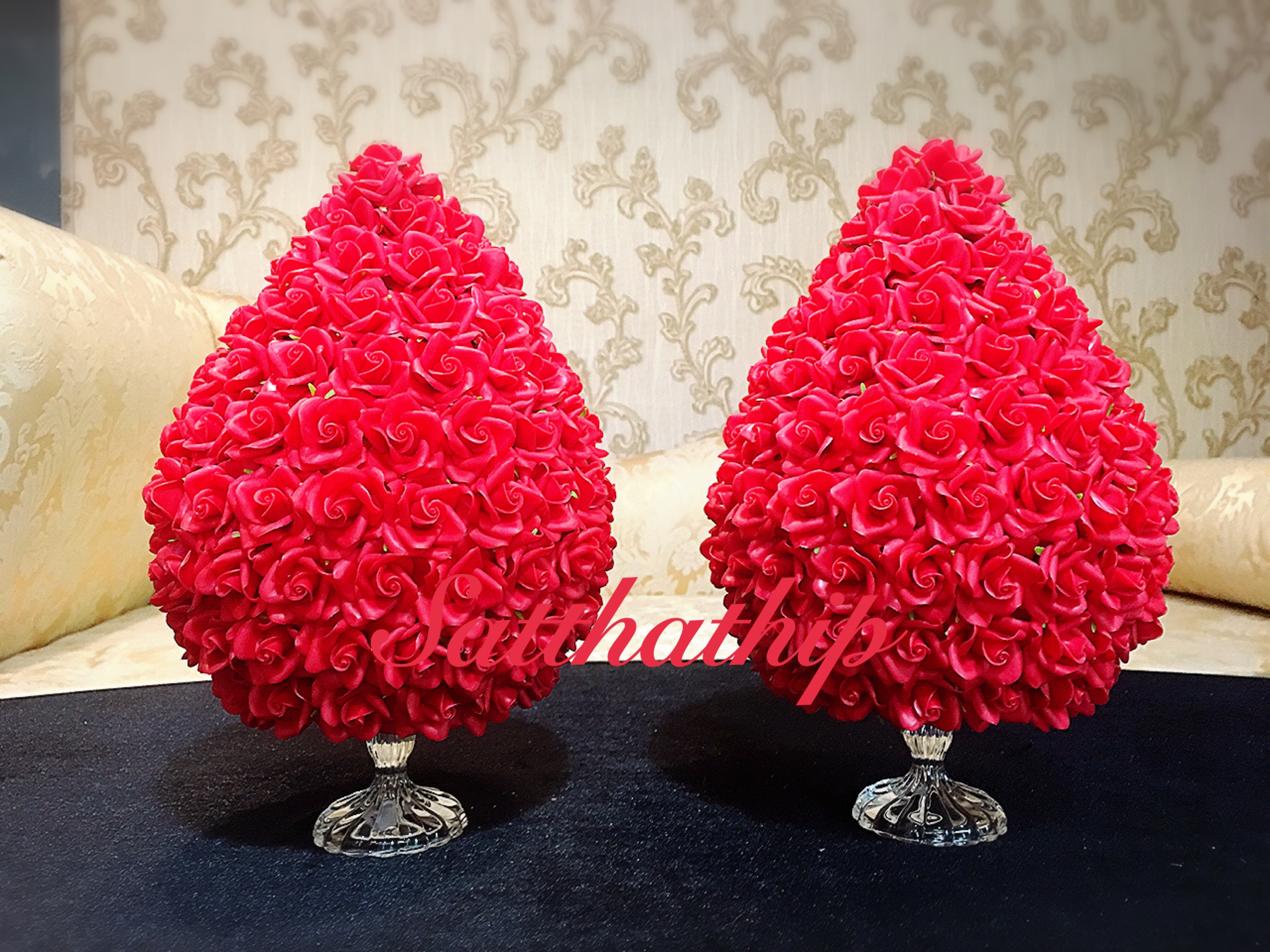 พานพุ่มดอกกุหลาบ ประดิษฐ์จากดิน ***ไม่ใส่ใบ [7.5 นิ้ว 4,600 บาท/คู่]