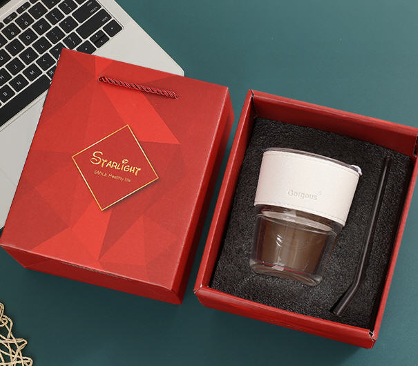 แก้วน้ำ,แก้ว,แก้วพร้อมหลอด