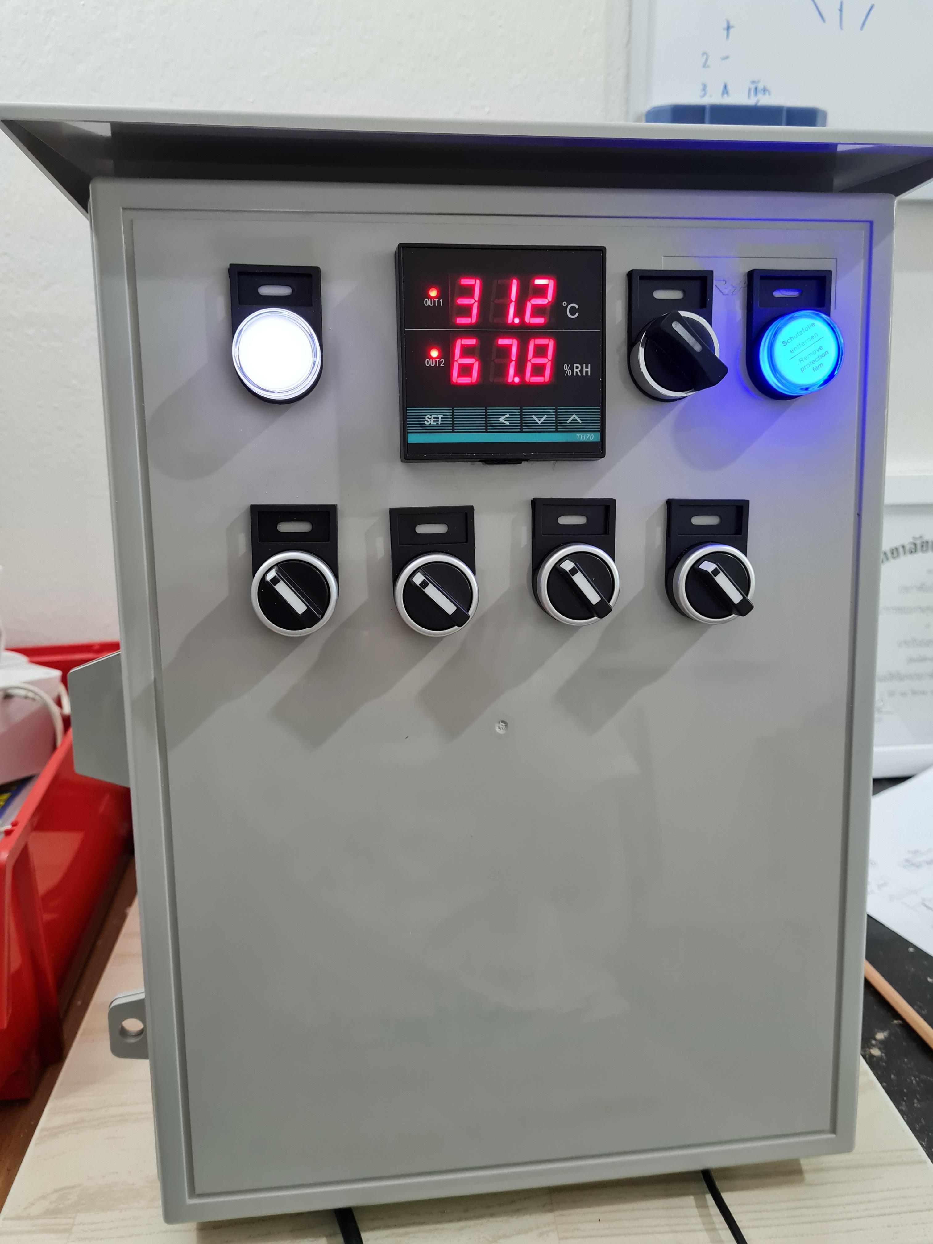 ตู้ควบคุมอุณหภูมิ ความชื้น เปิดปิดปั๊ม โดยใช้โมดูล TH70