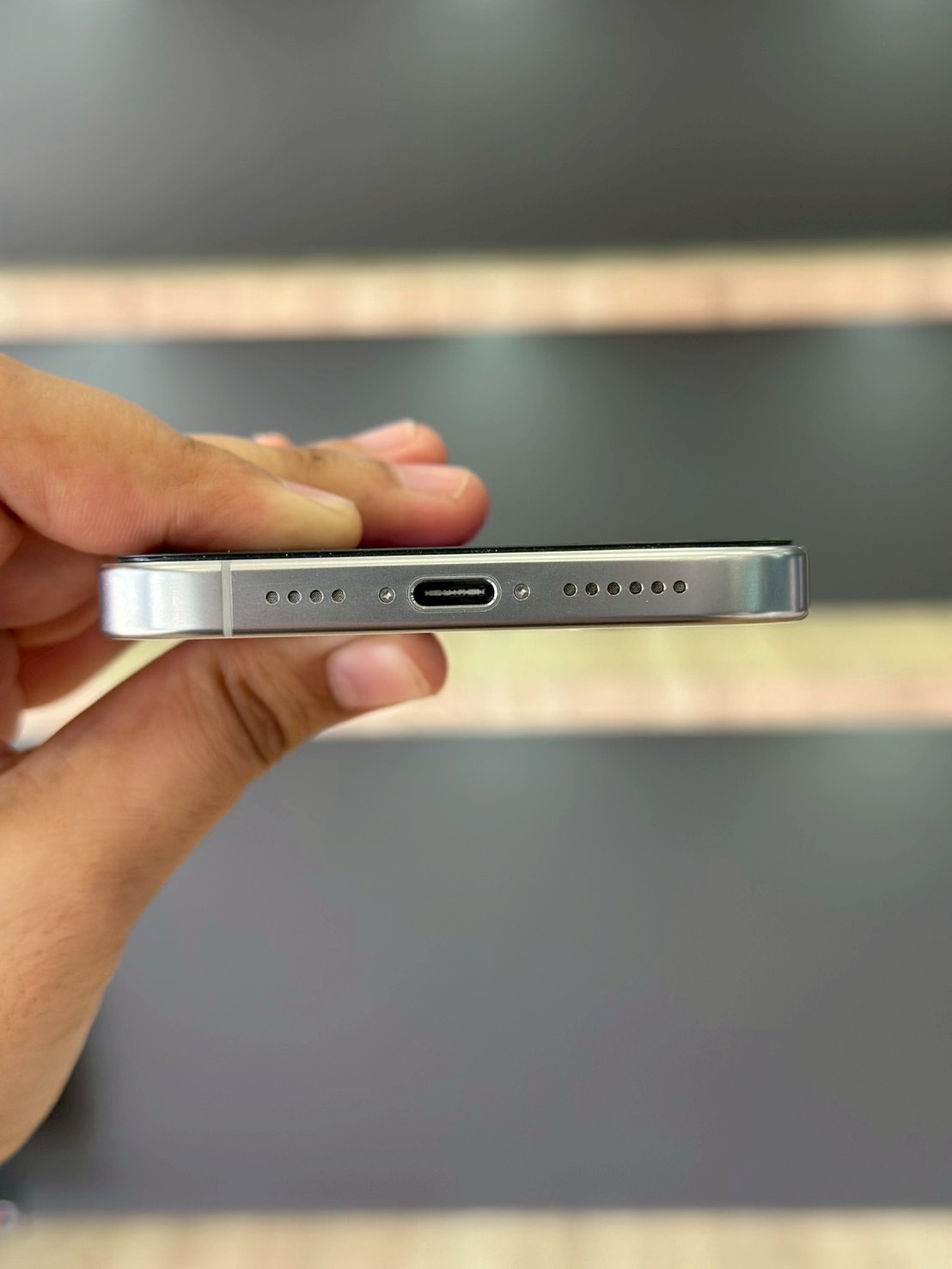 iPhone 16 Pro Max 256GB White Titanium