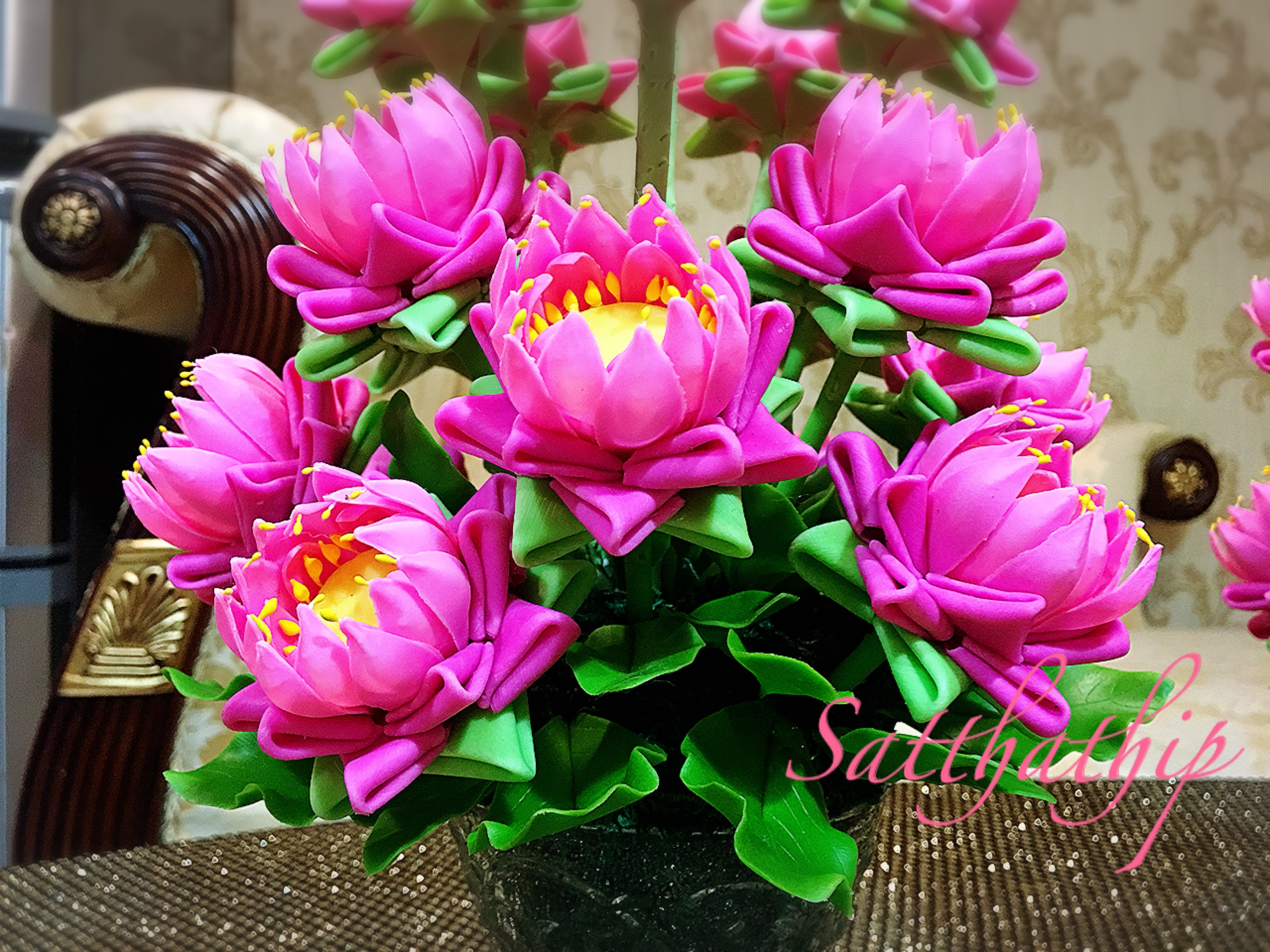 พานดอกบัว - ดอกบัวประดิษฐ์ - แจกันดอกบัวพับ (ข้างละ 18 ดอก) ประดิษฐ์จากดิน - Lotus Flower