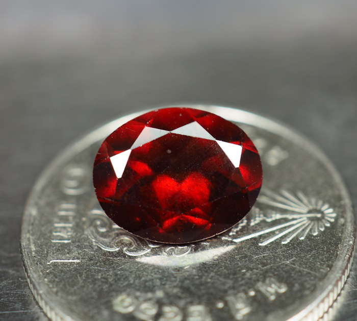 เฮสโซไนต์โกเมน (Hessonite) 2.80 กะรัตสีแดง