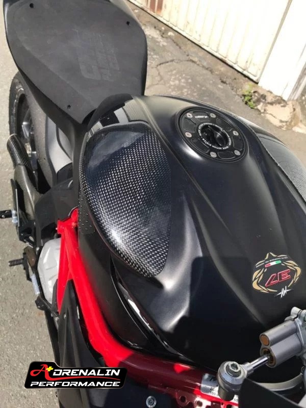 carbon2race ครอบข้างถังน้ำมันคาร์บอน MV F3 675 800