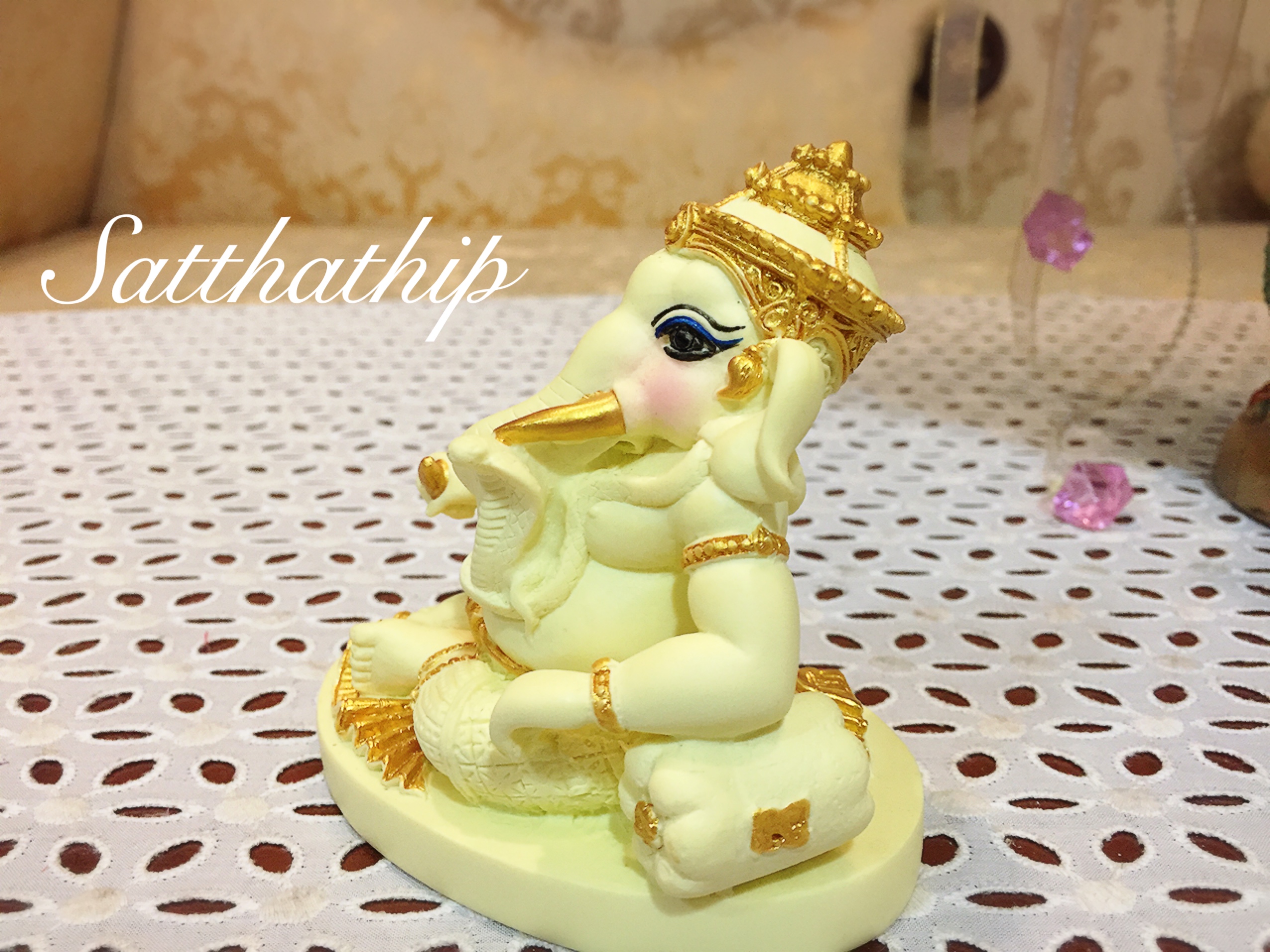 พระพิฆเนศ ปางเสวยสุข (เซรามิก) - Ganesha: Lord of Success